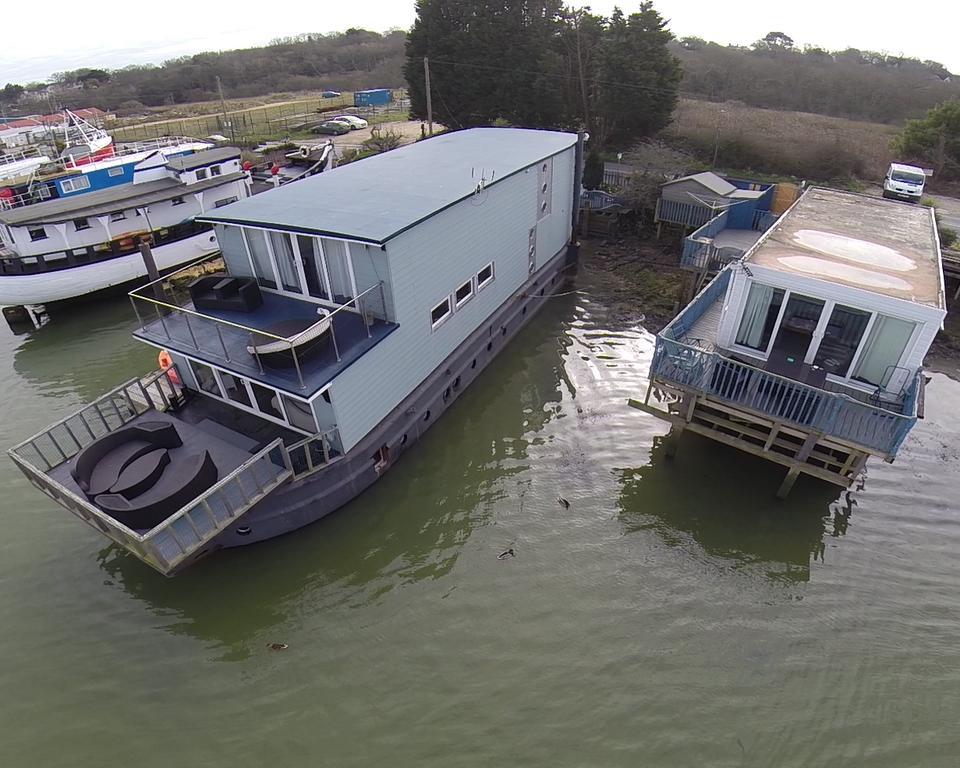 Houseboat Harbourside View Bed and Breakfast Newport  Eksteriør billede