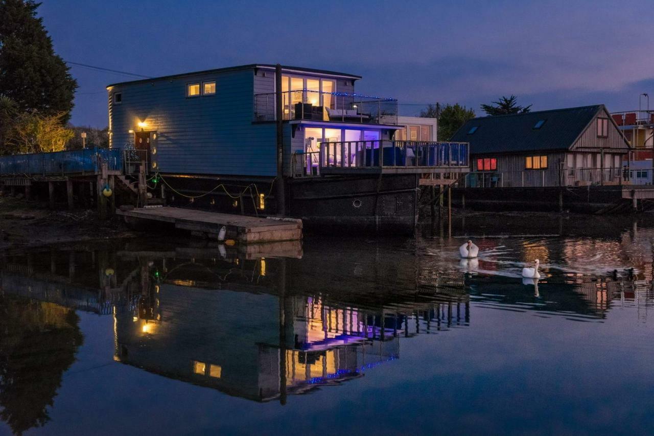 Houseboat Harbourside View Bed and Breakfast Newport  Eksteriør billede